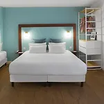 Hostel The Playce - Paris